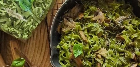 Tagliatelle szpinakowe z grzybami